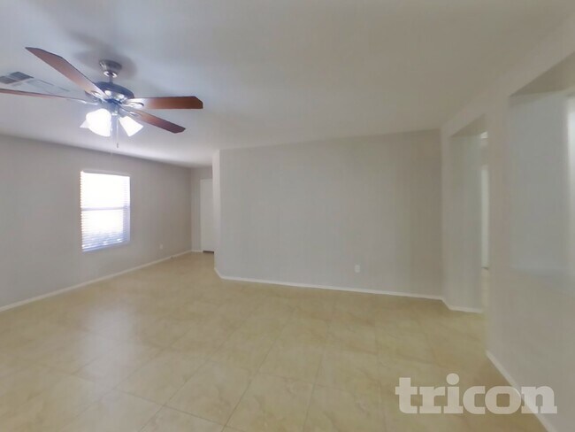 Foto del edificio - 11800 W Bloomfield Rd