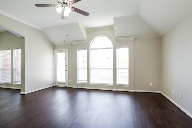 Building Photo - 6103 Fairway Manor Ln
