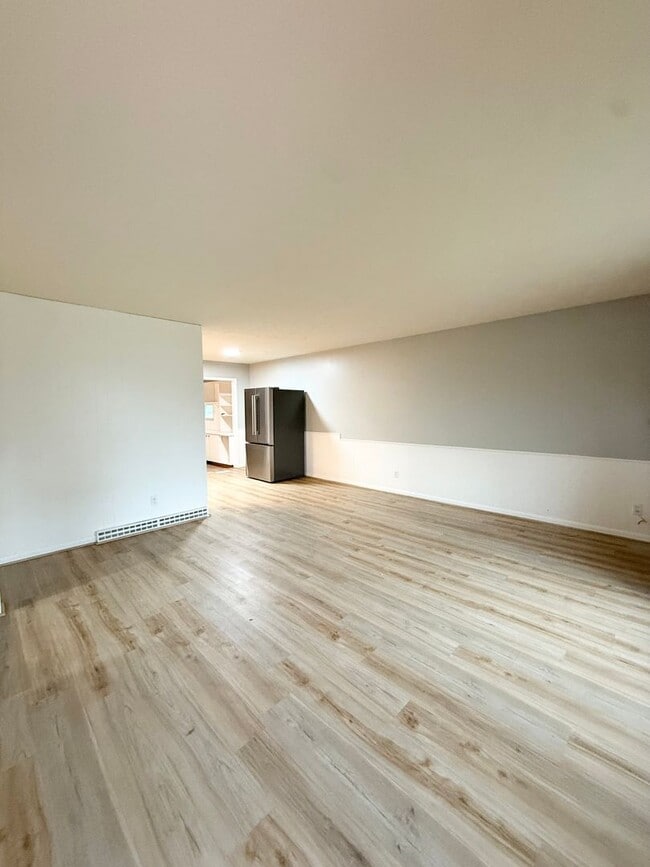 Photo - Spacious 3BR Near Shadow Lake Shopping Center! House