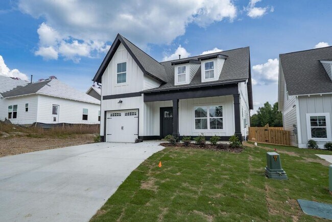 Building Photo - 3 Bedroom home with bonus loft space
