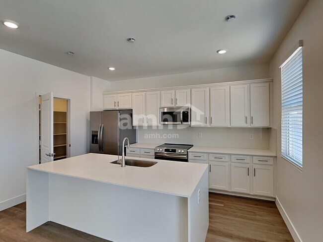 Foto del edificio - 9527 E Friedel Dr