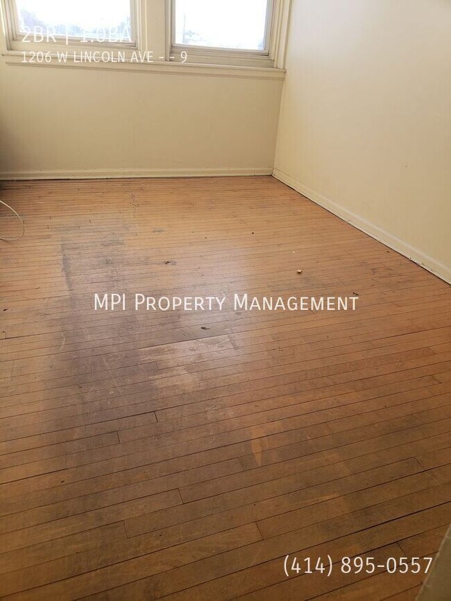 Building Photo - 1206 W Lincoln Ave