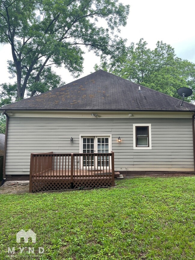 Building Photo - 1171 Oak St SW