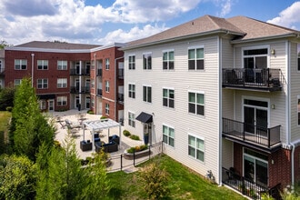 Building Photo - The Elle on Lockwood