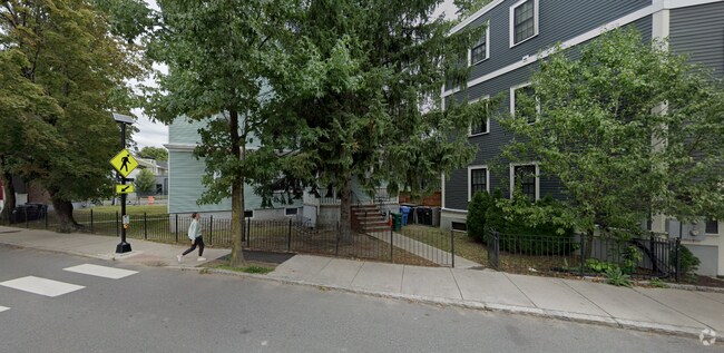 Building Photo - 344 Putnam Ave