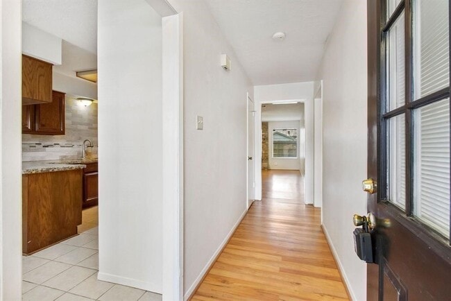 Foto del edificio - 2106 Wickburn Dr