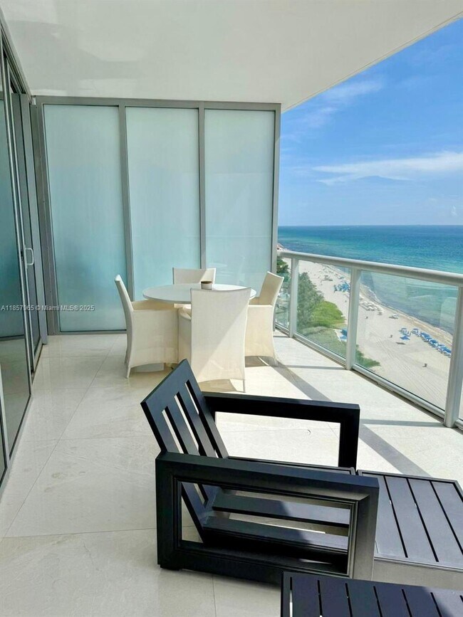 Foto del edificio - 17121 Collins Ave