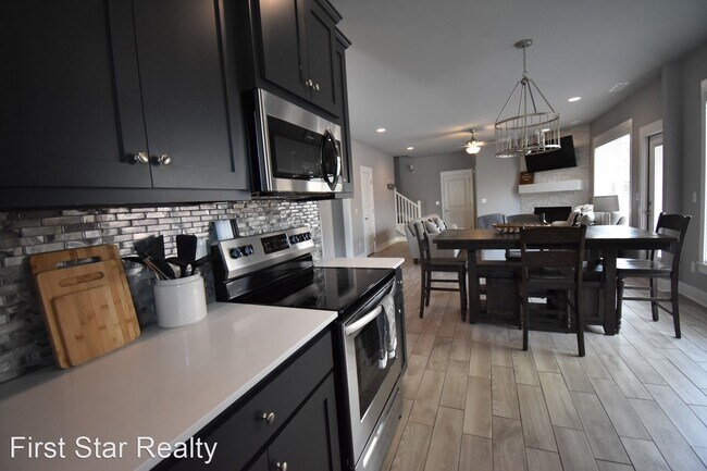 Foto del edificio - 4 br, 2.5 bath House - 715 N Salem - Lot 1...