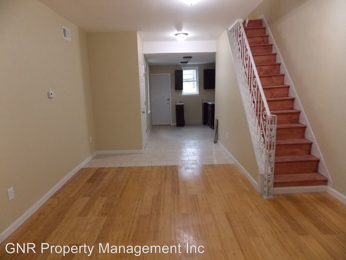 Primary Photo - 449 N 51st St