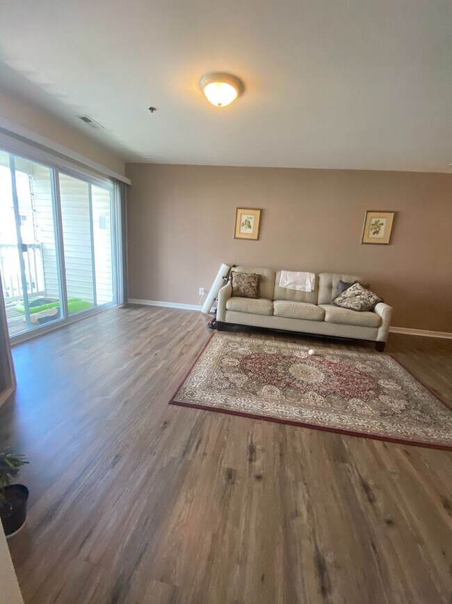 Foto del edificio - Third Level Condo in Kernersville!