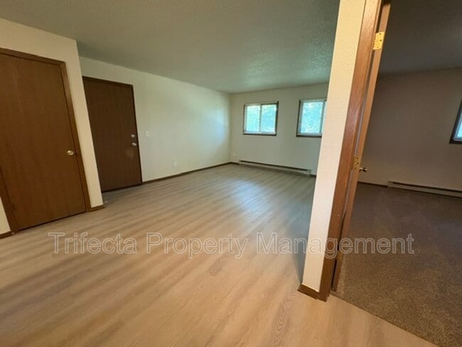 Building Photo - 4957 Basswood Dr