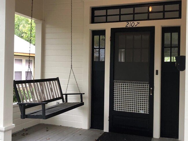 Foto del edificio - 2107 Newton St