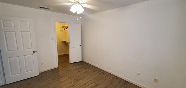 Building Photo - 3403 Toledo Dr