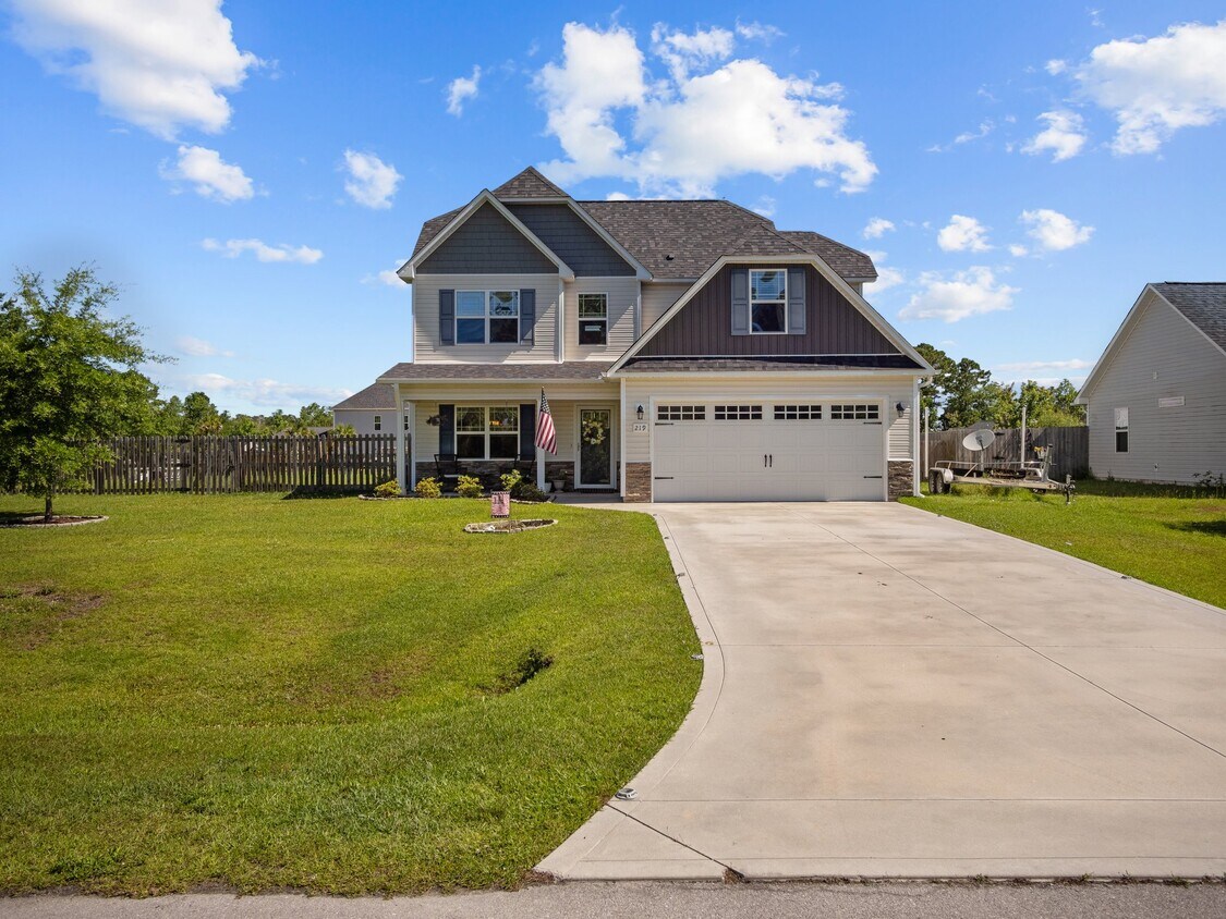 Foto principal - 219 Breakwater Dr