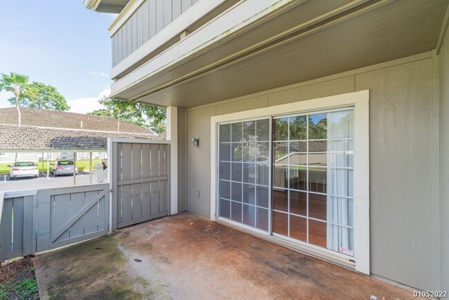 Building Photo - 2 Bedroom, 1 Bathroom Condo Home in The Royal Palms Community