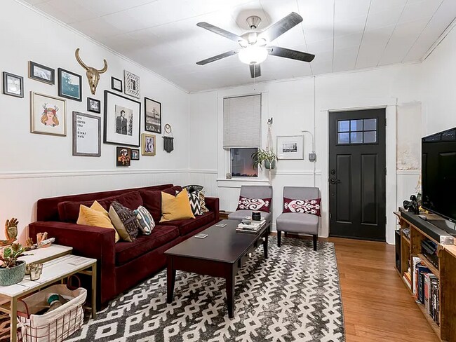 Building Photo - Updated 4 Bed 2 Bath Townhouse in Lancaster City!