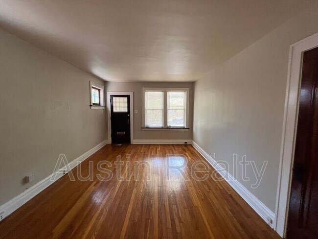 Foto del edificio - 5009 Mardel Ave