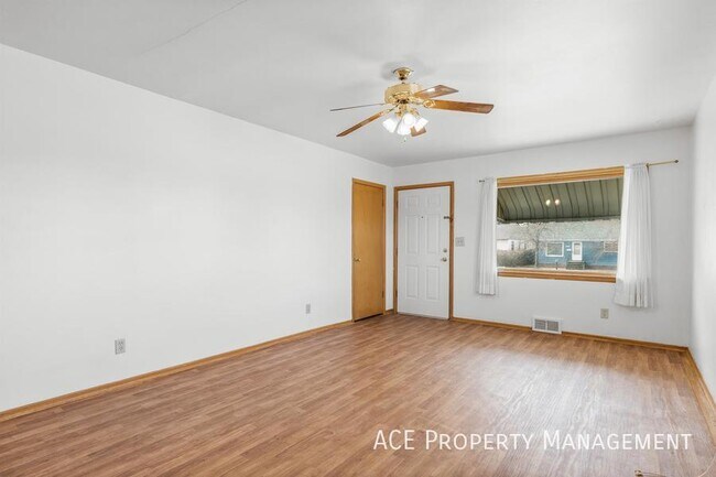 Foto del edificio - 832 Haines Ave