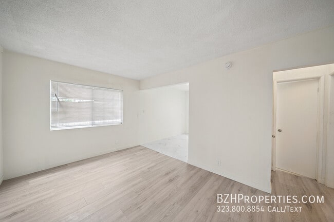 Building Photo - 8633 Denver Ave