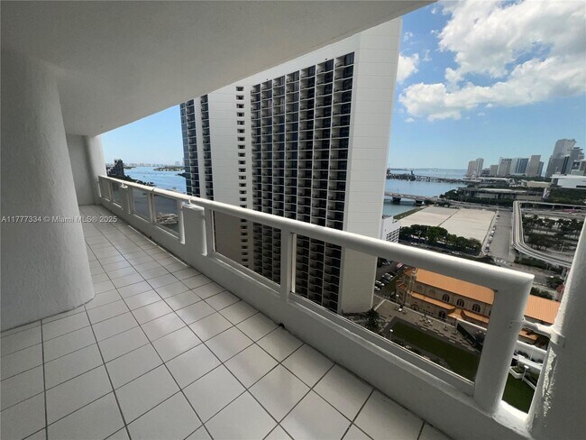 Foto del edificio - 1717 N Bayshore Dr