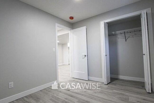 Photo du bâtiment - 7818-7174 174 Ave NW