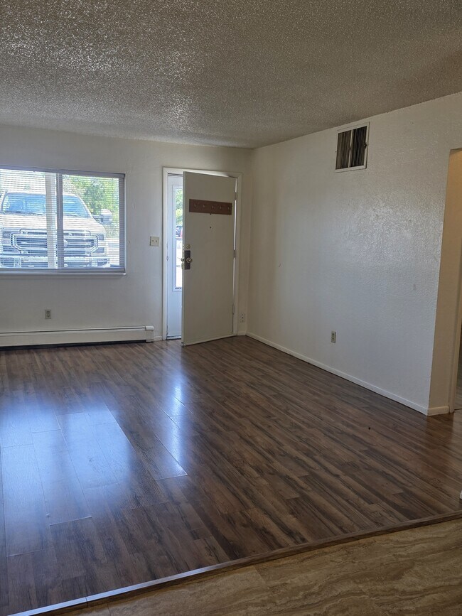 Foto del edificio - 2543 Grand Ave