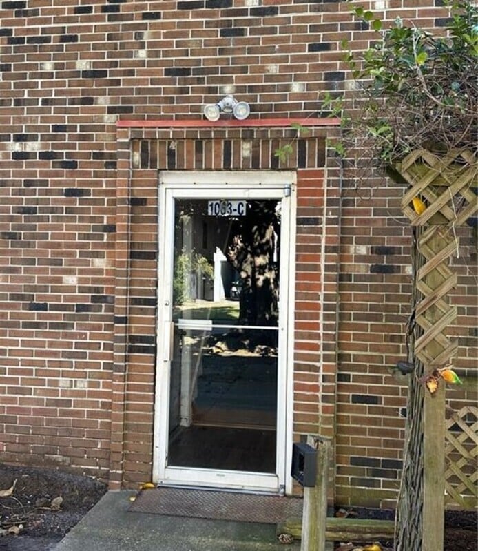 Foto del edificio - 1063 W 48th St