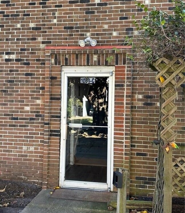 Photo - 1063 W 48th St Apartment