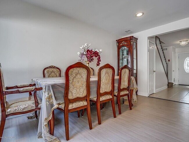 Foto del edificio - "Charming 3-Bed, 2- in Lakewood -