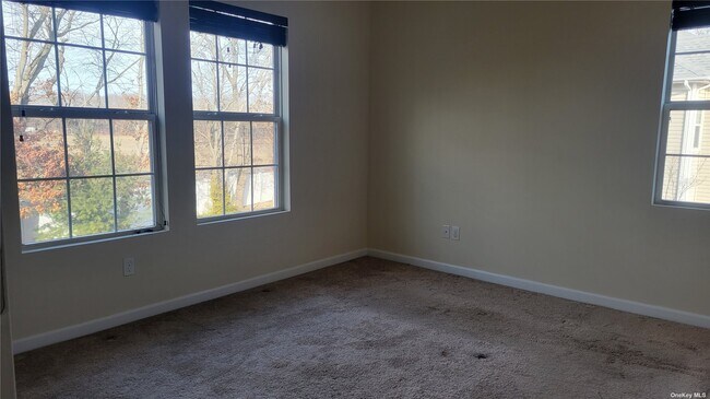 Building Photo - 16 Landon Ln