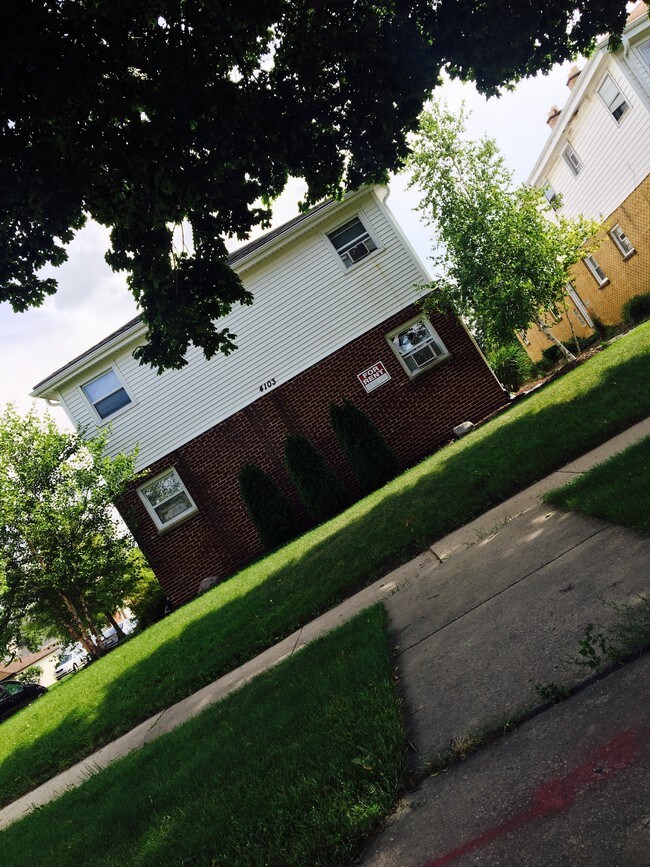 4125 W Ave, Milwaukee, WI 53221 Apartments in Milwaukee, WI