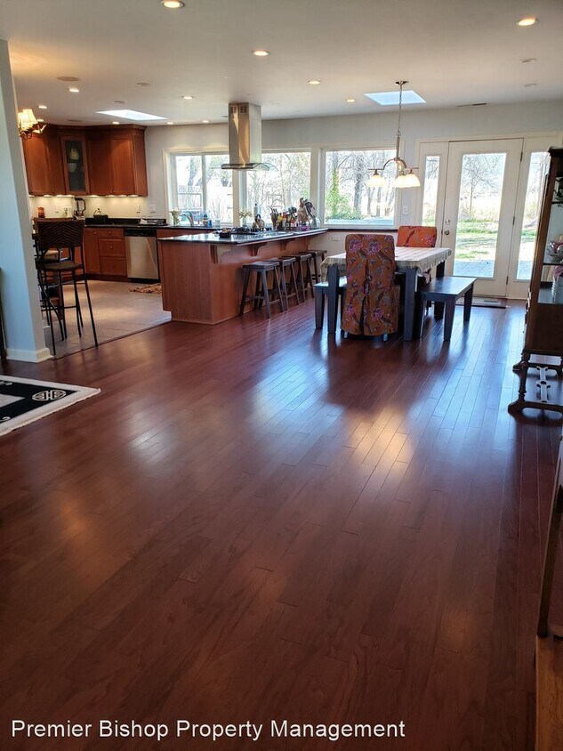 3 br, 2.5 bath House 3060 Indian Creek House Rental in CA