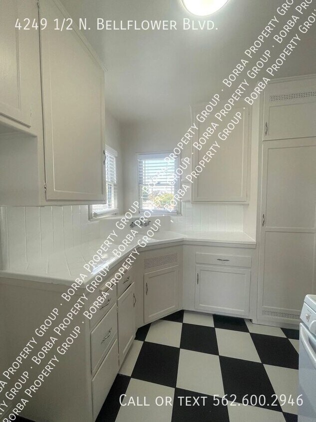 Primary Photo - PET FRIENDLY UPSTAIRS 1 BEDROOM 1 BATHROOM...