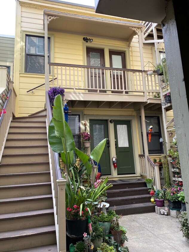 Primary Photo - 1735 Stockton St