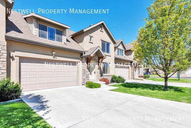Building Photo - 1616 Village Ln