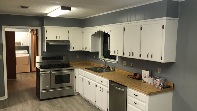 Kitchen - 1528 E 48th St