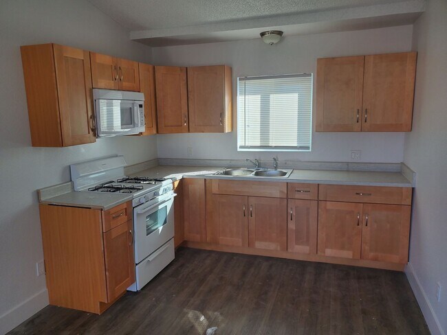 Foto del edificio - 1548 Sierra Vista Dr