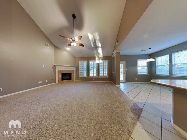 Foto del edificio - 15030 Summer Knoll Ln