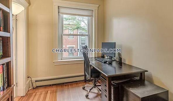 Building Photo - 59 Elm St
