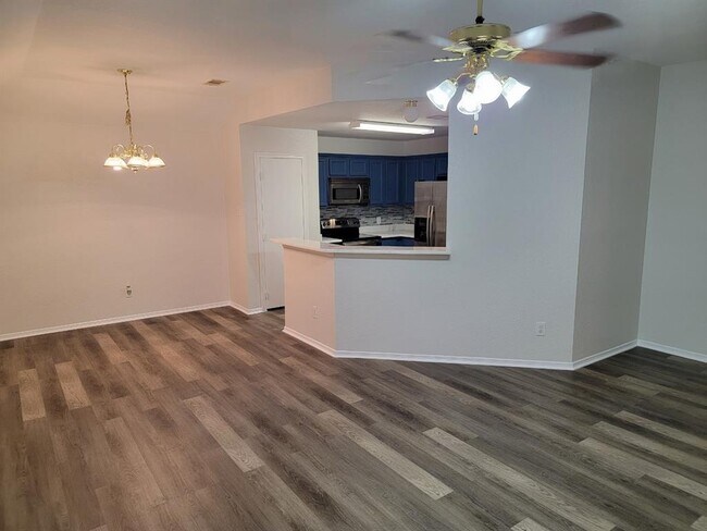 Foto del edificio - 17303 Box Canyon Ln