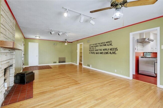 Building Photo - 509 E 38th St