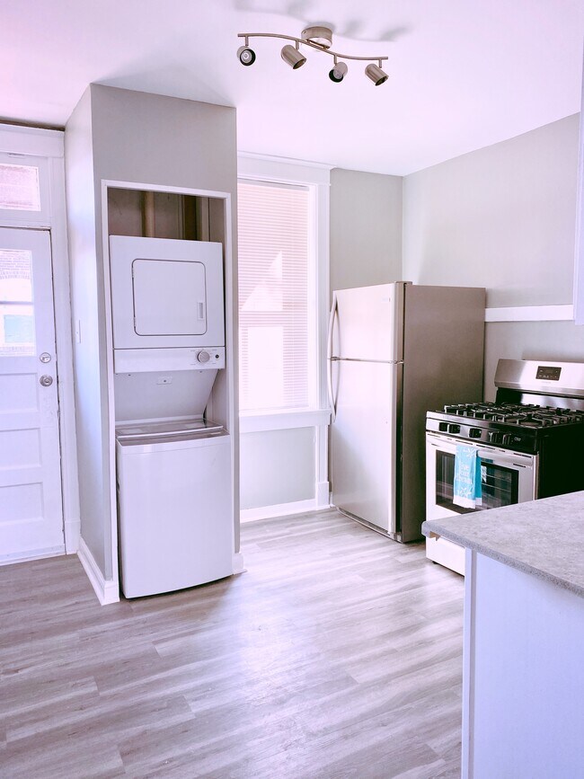 Building Photo - 2834 Sidney St