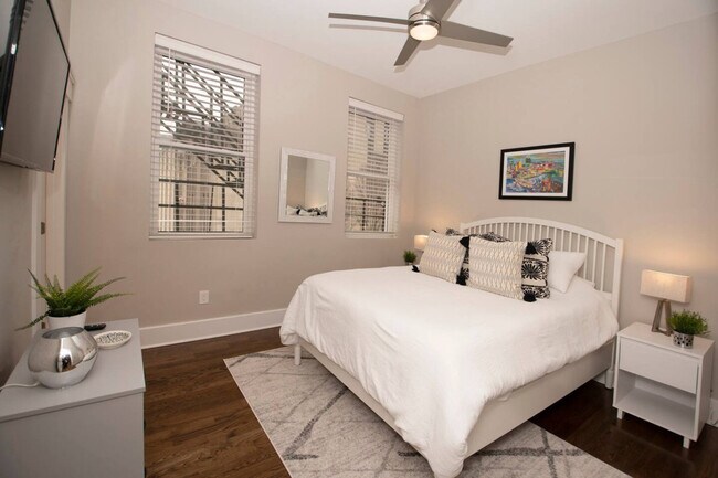 Foto del edificio - 333 E 8th St