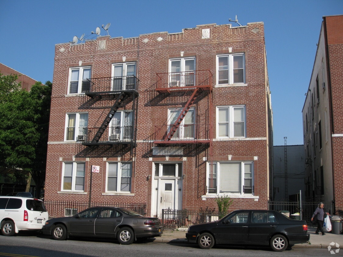 Building Photo - 8682 17th Ave
