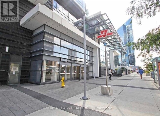 Photo du bâtiment - 5 Sheppard Ave E