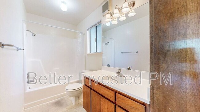 Building Photo - 5222 Fulton Rd