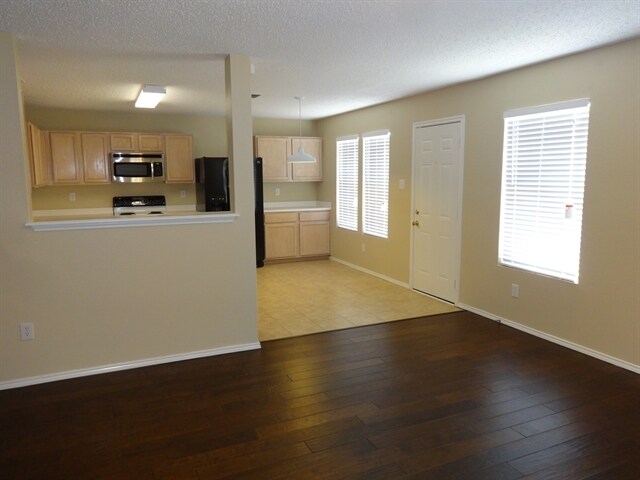 Foto del edificio - 4301 Meadowknoll Dr