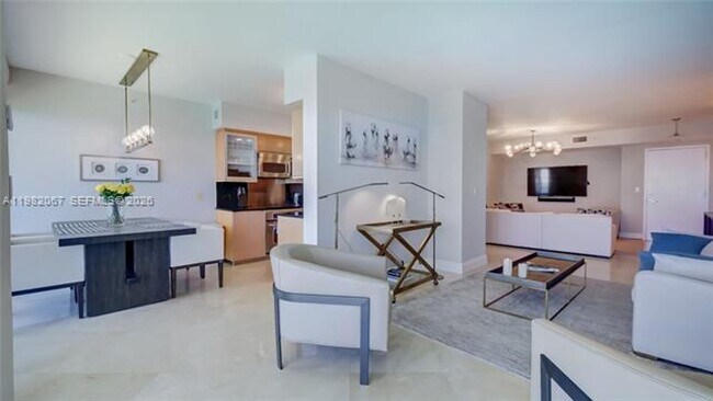 Foto del edificio - 6365 Collins Ave