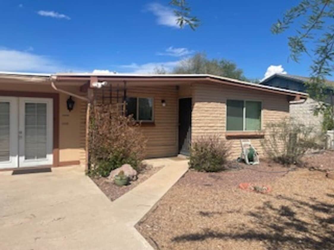 Beautiful spacious house in super location within walking distance and right across from the Reid... - Beautiful spacious house in super location...