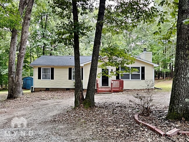 Building Photo - 135 Pine Dr